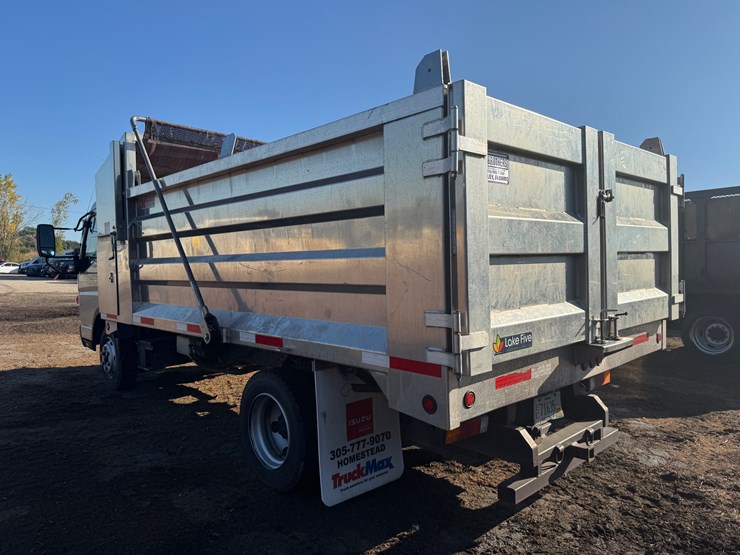 #3240-•-2020-mitsubishi-fuso-canter-truck-(has-wi-title)-(waukesha,-wi)-image-6