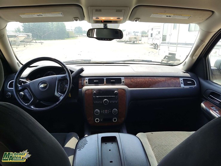 2007-chevrolet-suburban-image-10
