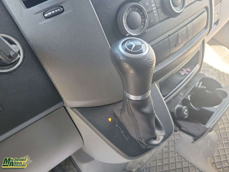2015-mercedes-benz-sprinter-2500-image-22