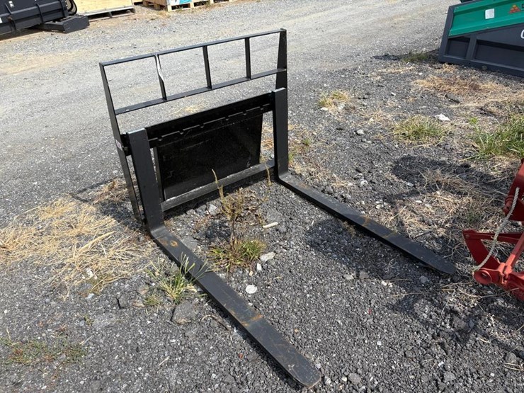 kivel-mini-pallet-fork-attachment-image-3