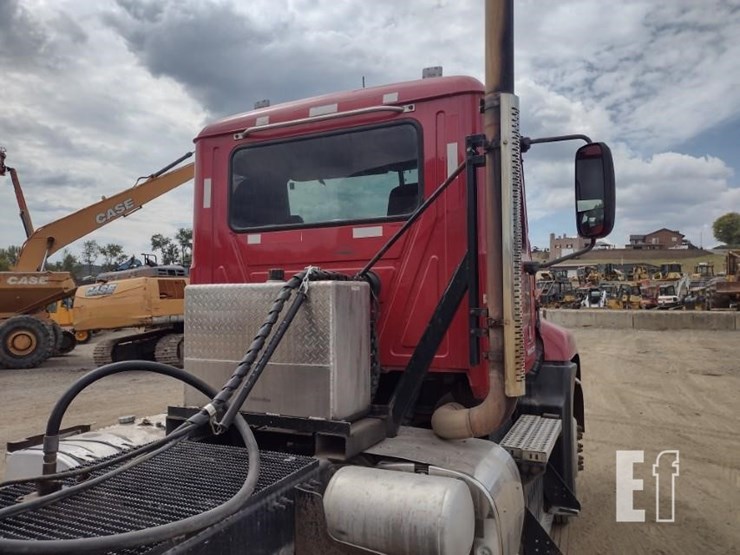 2012-mack-pinnacle-cxu613-image-4