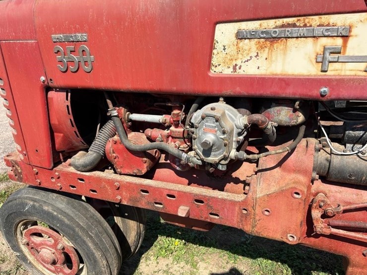 farmall-350-lp-gas-row-crop-tractor-image-11