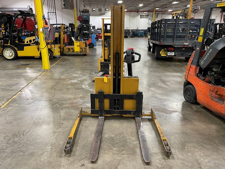 #8014-•-big-joe-electric-walk-behind-forklift-image-2