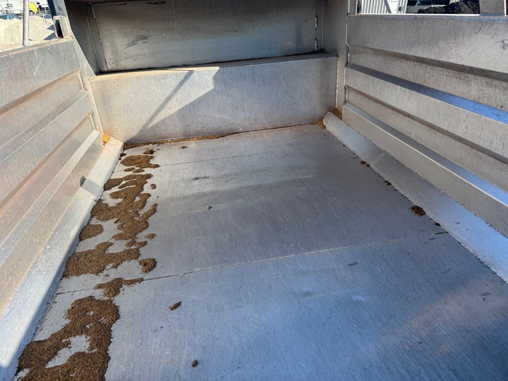#3240-•-2020-mitsubishi-fuso-canter-truck-(has-wi-title)-(waukesha,-wi)-image-26