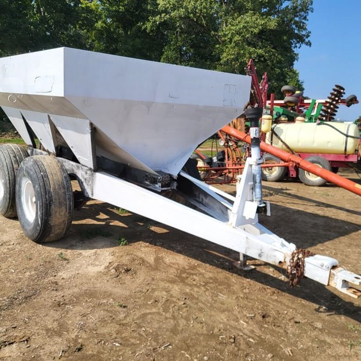 Wilmar 6 Ton Tandem Axle Lime/Fertilizer Spreader