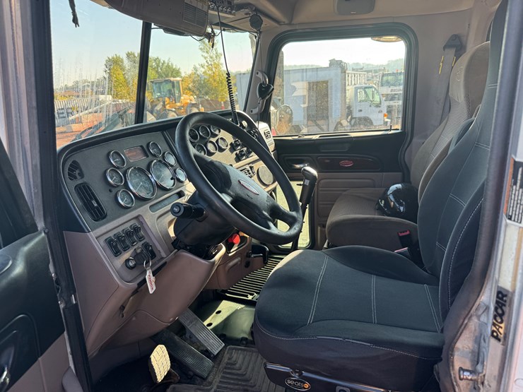 2013-peterbilt-389k-image-31