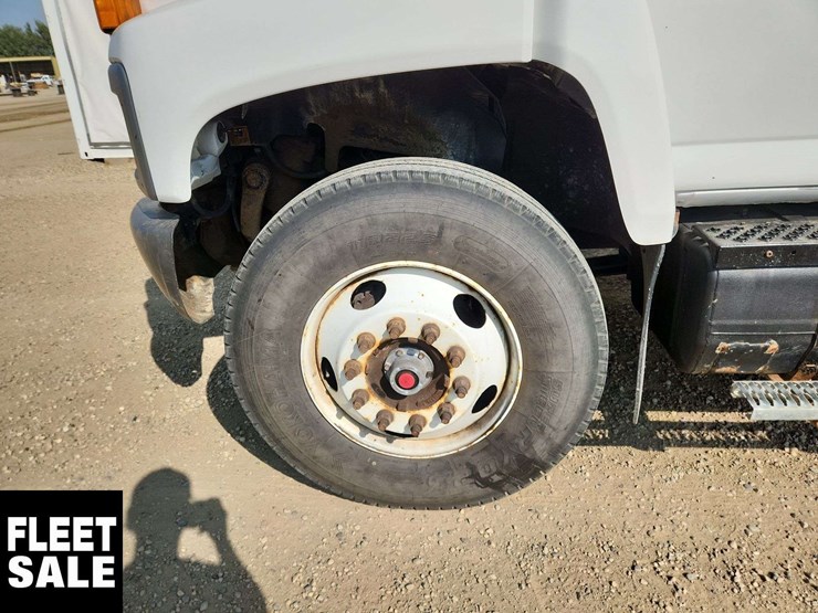 2005-gmc-topkick-c7500-image-25