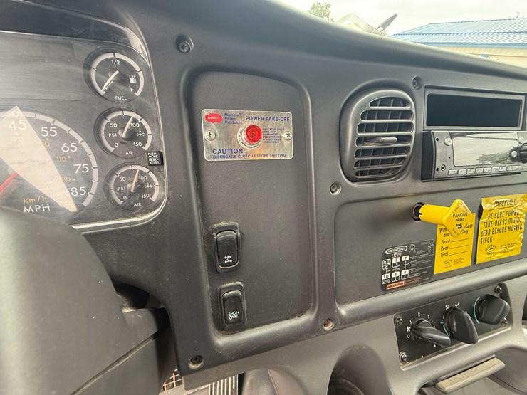 #2500-•-2005-freightliner-boom-truck-(has-wi-title)-(seymour,-wi)-image-91