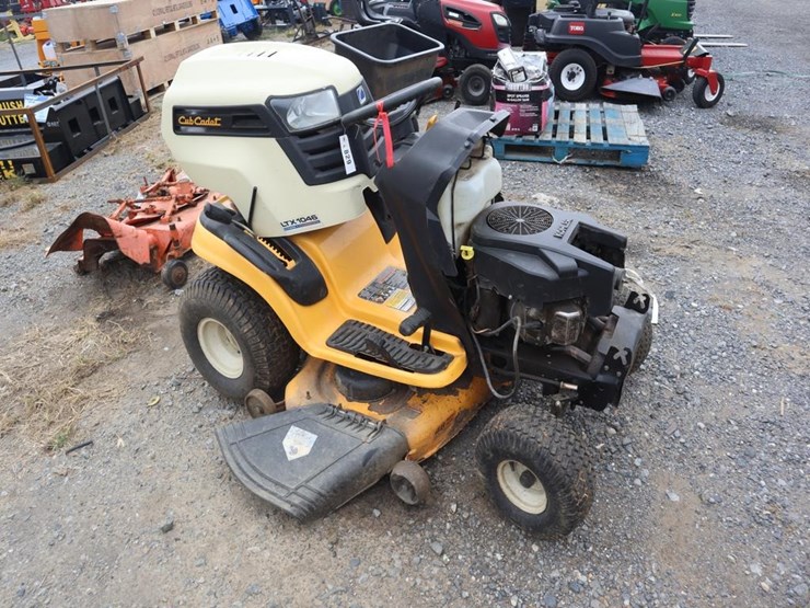 cub-cadet-riding-mower-image-1