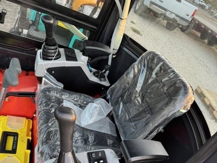 agt,-qk18kxs-c-mini-excavators-with-kubota-diesel-image-12