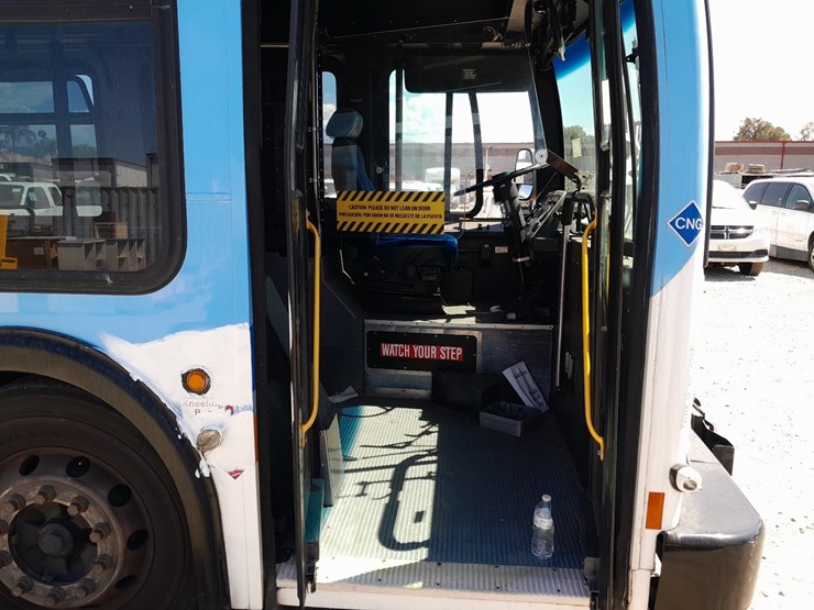 lot#---2007-new-flyer-c40lfr-transit-bus-image-5