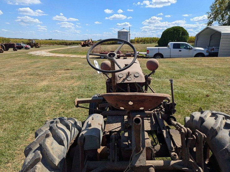leader-model-b-tractor-image-8