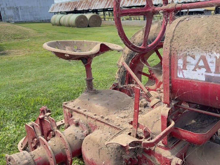 farmall-f-12-image-31