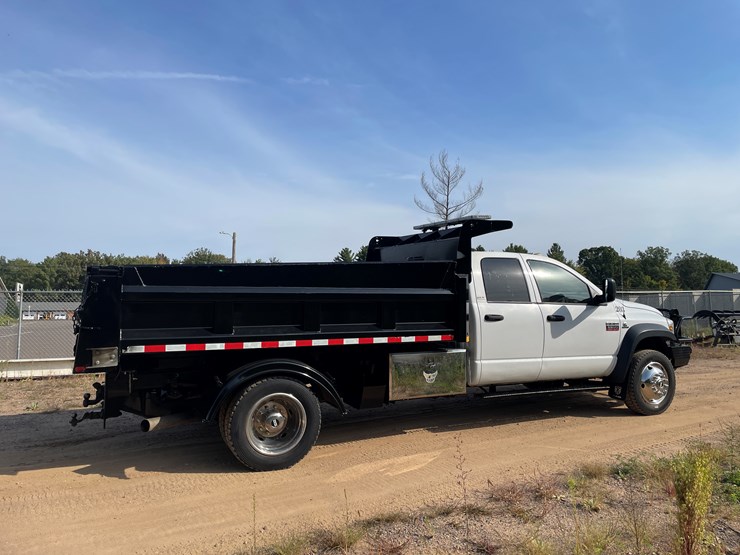 2010-dodge-ram-5500-image-5