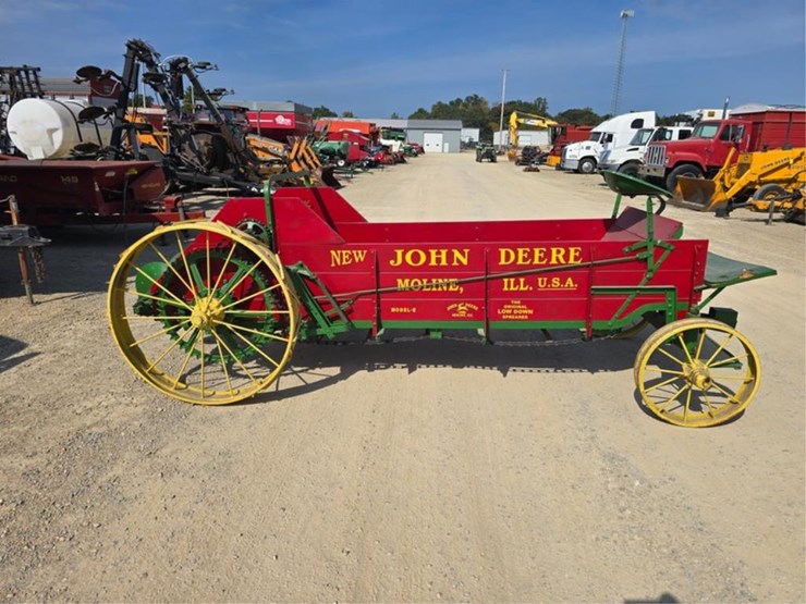 2011-john-deere-g-image-6