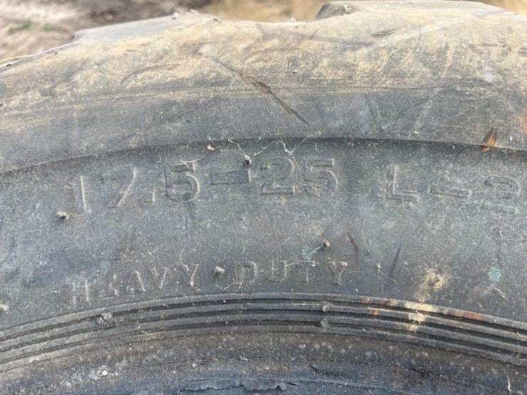 3-loader-tires-17.5-25-l-2-image-3