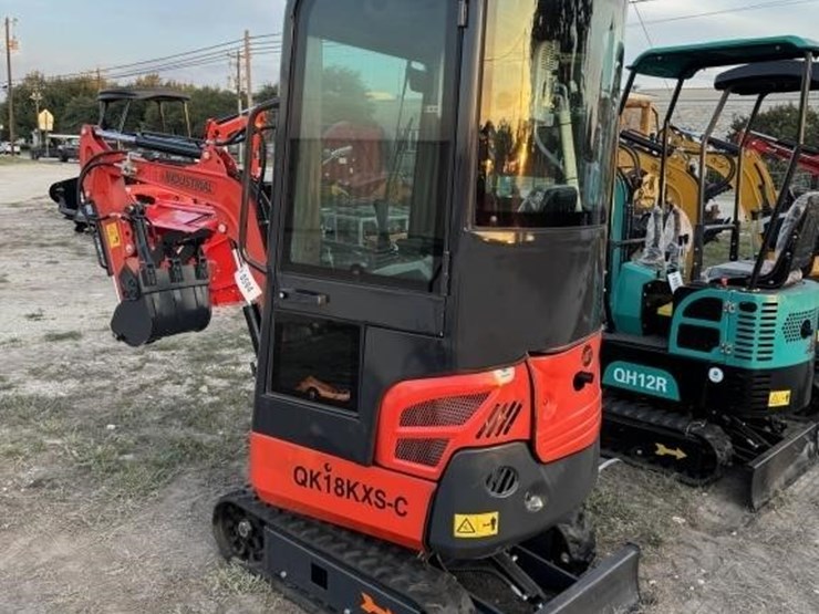 agt,-qk18kxs-c-mini-excavators-with-kubota-diesel-image-10