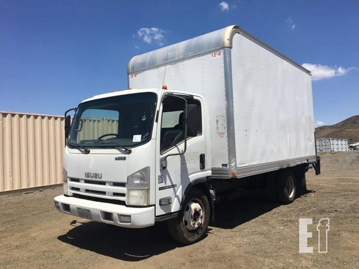 2009-isuzu-npr-image-1