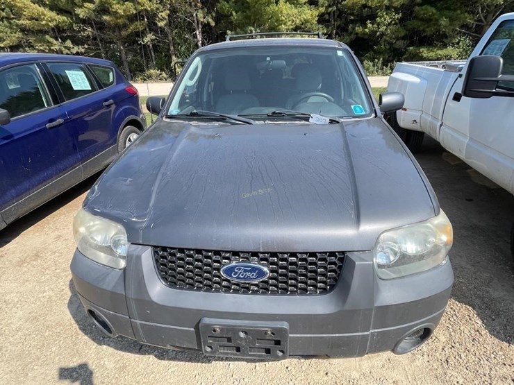 2005-ford-escape-image-2