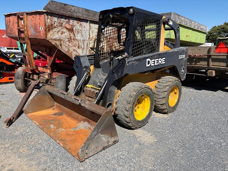 2012-deere-320d-image-2