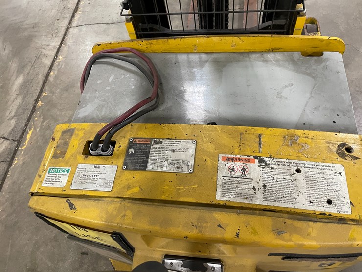 #8012-•-yale-electric-walk-behind-forklift-image-5