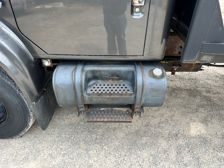 2000-international-4700-image-13