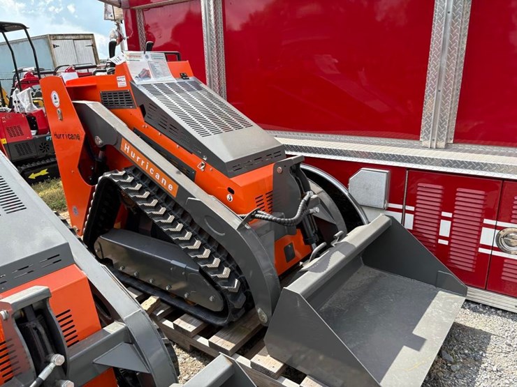 hrc700-mini-skid-steer-image-2