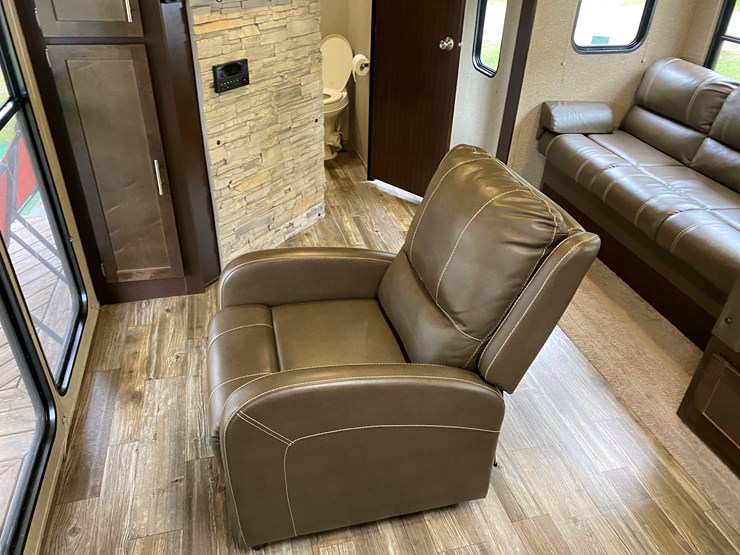 #3304-•-2016-cherokee-limited-274vfk-camper-(has-wi-title)-(three-lakes,-wi)-image-20