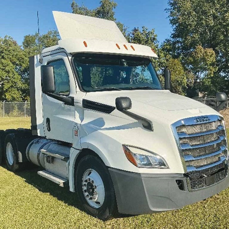 2020 FREIGHTLINER CASCADIA 126
