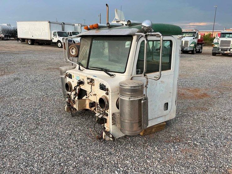 peterbilt-388-image-1
