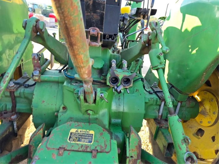 john-deere-2440-image-6