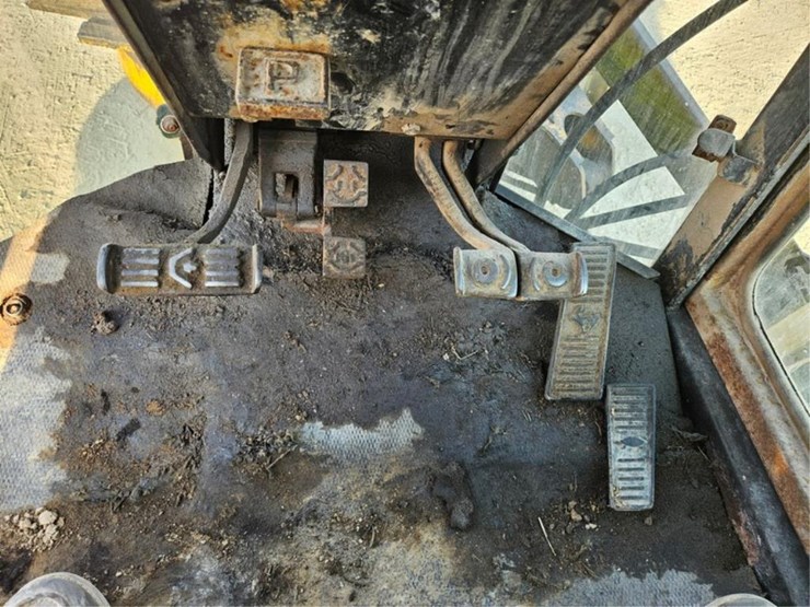 2012-deere-770a-image-38