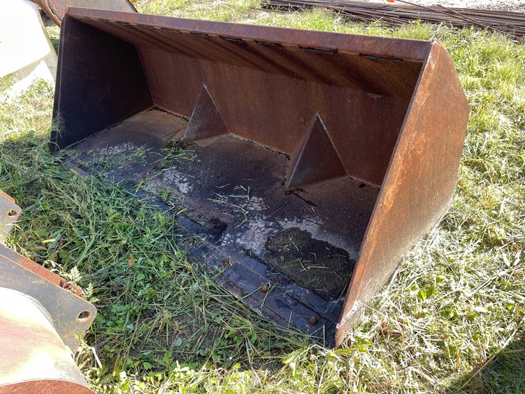 #1149-•-front-loader-bucket-attachment-image-1