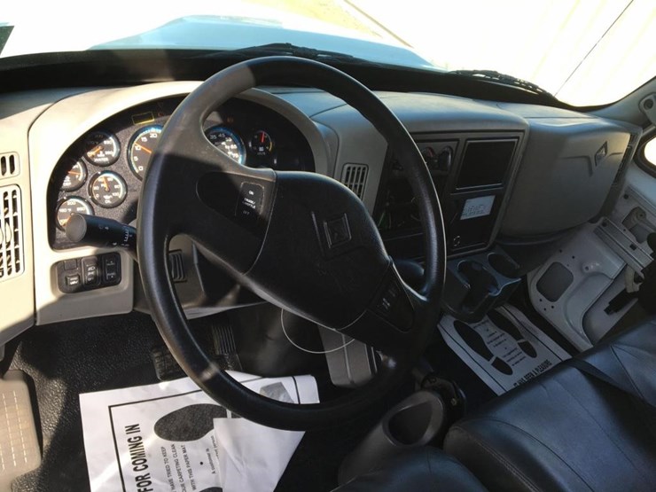 2018-international-durastar-4300-image-7