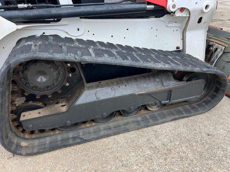 2019-bobcat-t630-image-23