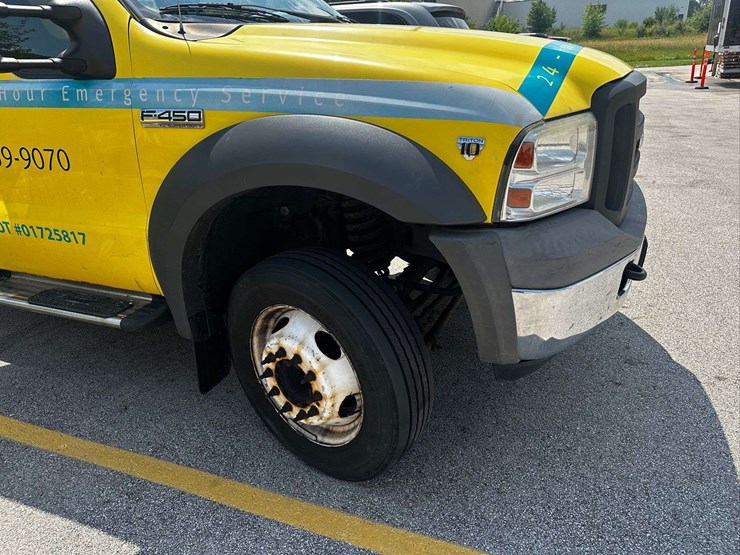 2005-ford-box-truck---blown-engine---will-need-towed---vin-#-1-fdxf46y05eb77980-image-2