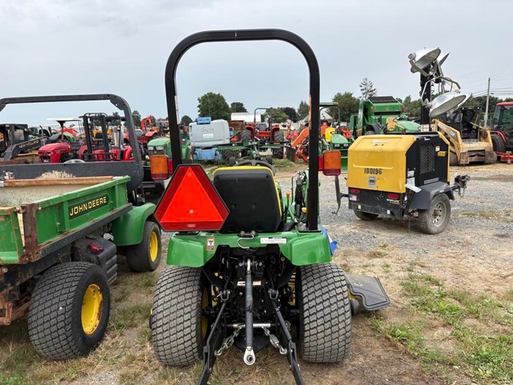 john-deere-2305-image-23