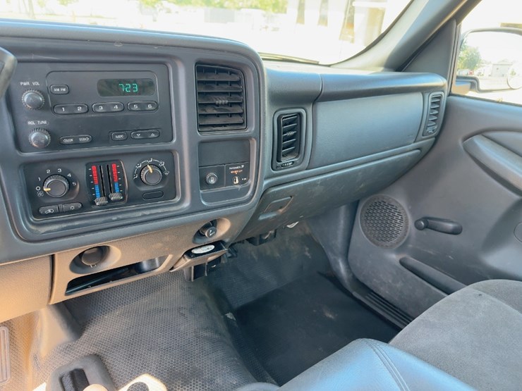 2005-gmc-sierra-2500hd-image-18