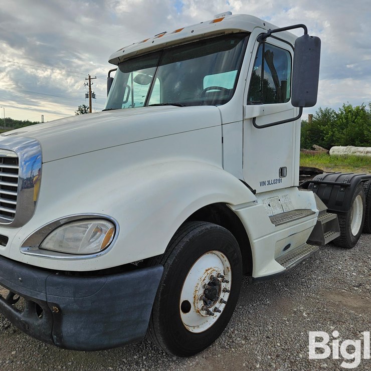 2003 FREIGHTLINER COLUMBIA 120