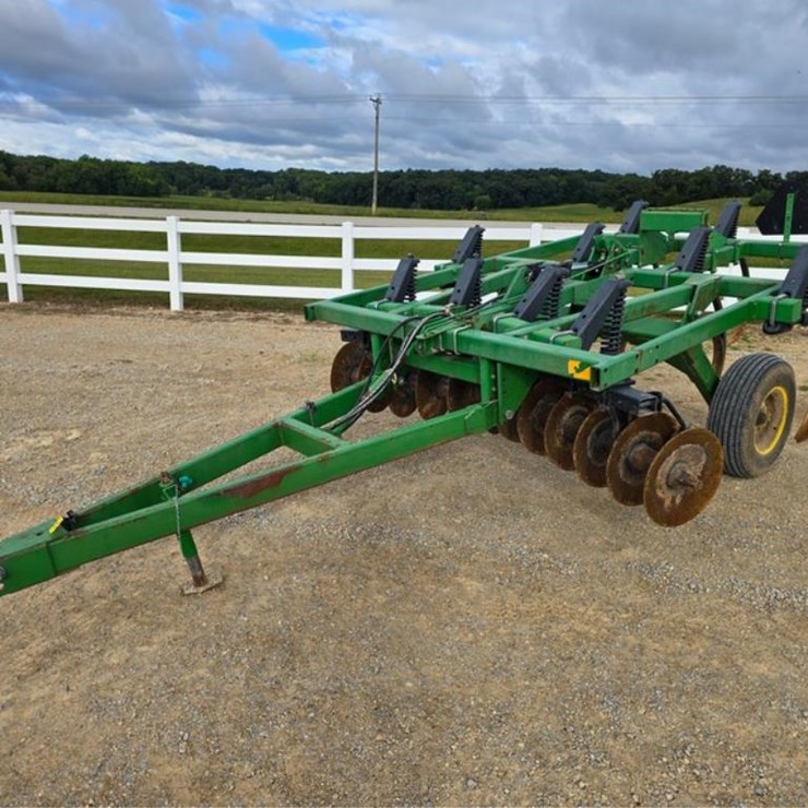 JOHN DEERE 714