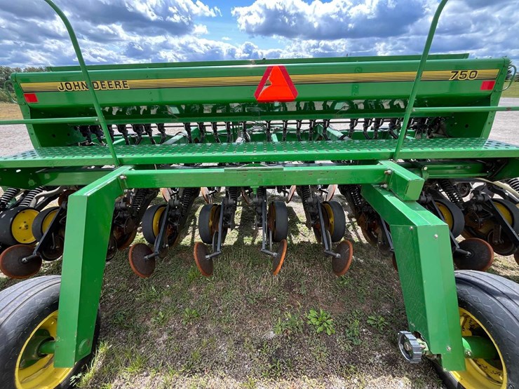 john-deere-750-image-4