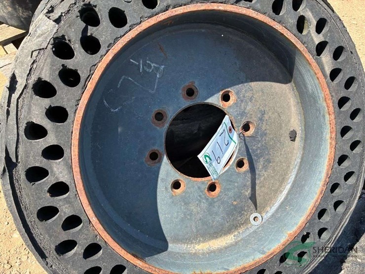 solid-tires-on-rims-image-2