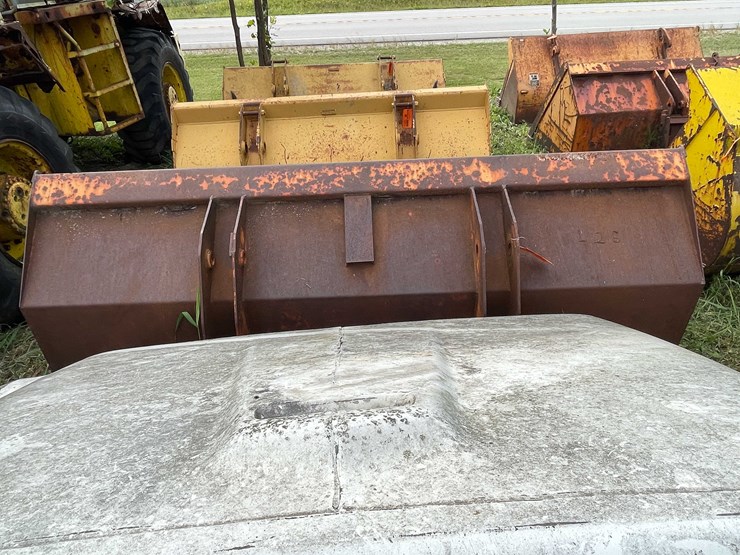#1142-•-front-loader-bucket-attachment-image-6