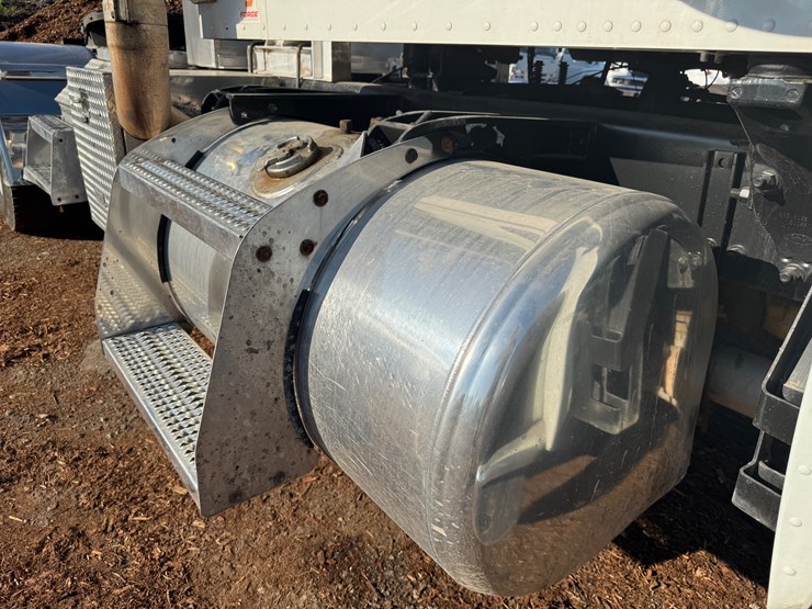 2013-peterbilt-389k-image-14
