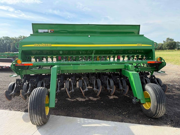 john-deere-1590-image-26
