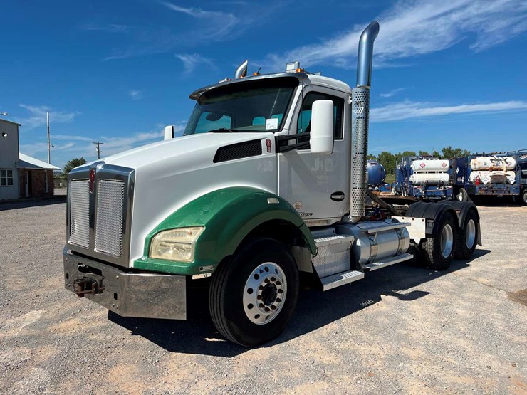 2018-kenworth-t880-image-1