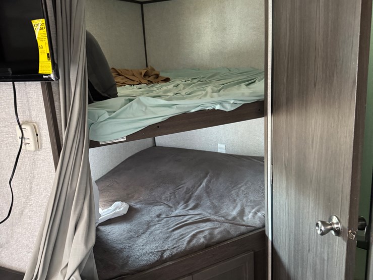 #3310-•-2021-kodiak-ultra-lite-227bh-camper-(no-title)-(waukesha,-wi)-image-37
