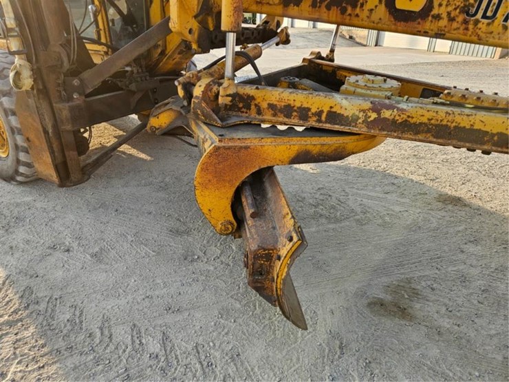 2012-deere-770a-image-21