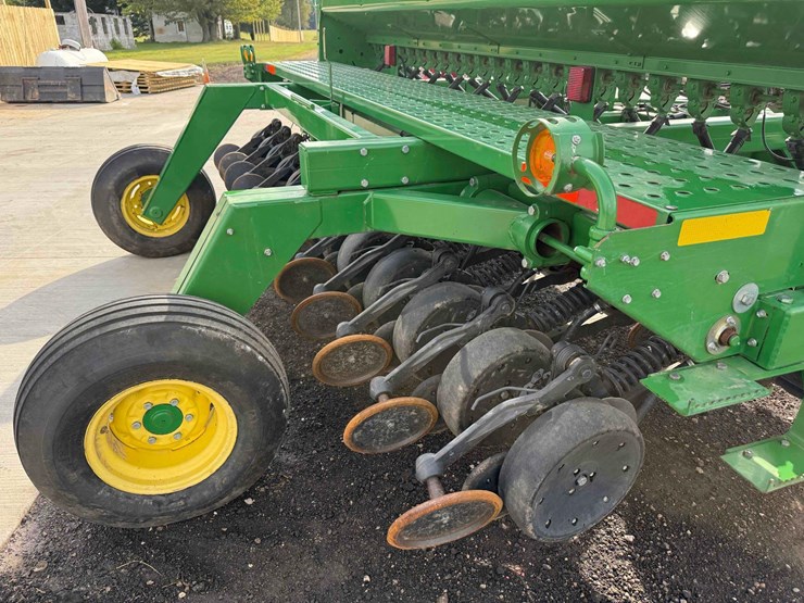 john-deere-1590-image-11