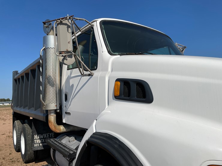 2005-sterling-lt9500-image-79